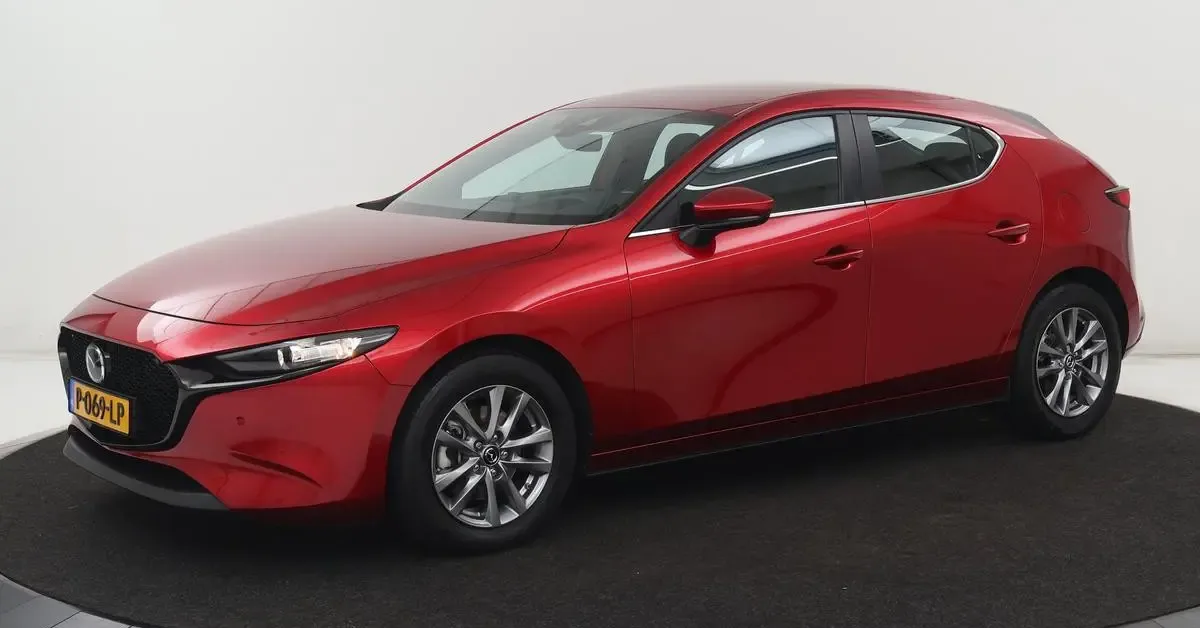 Mazda 3 (2022) — foto 1
