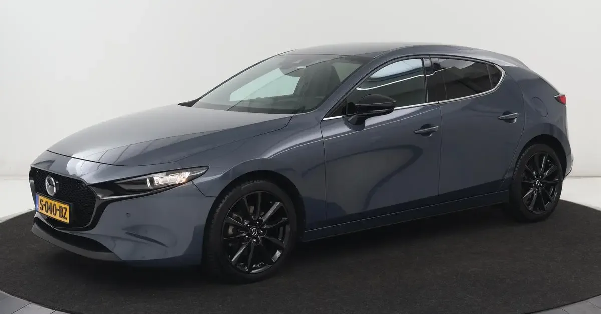 Mazda 3 (2023) — foto 1