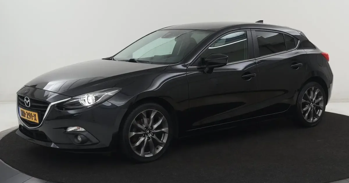Mazda 3 (2017) — foto 1