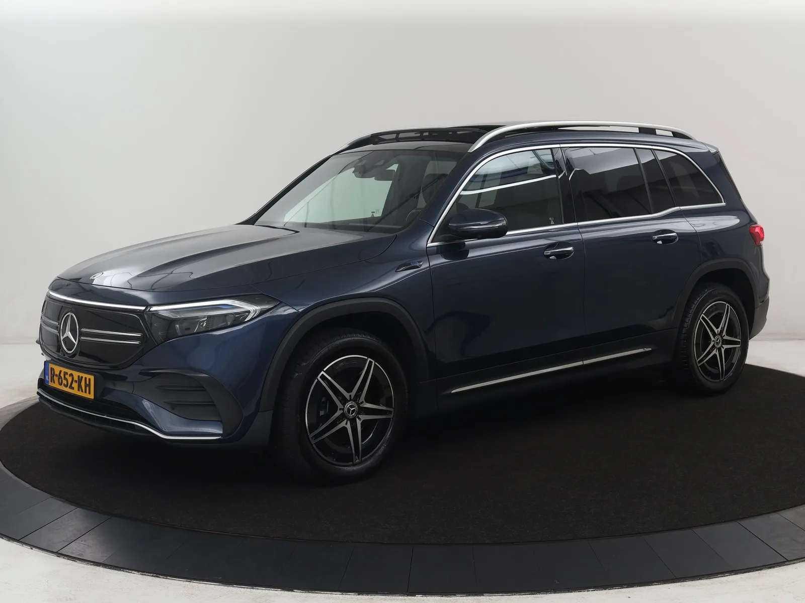 Mercedes-Benz EQB (2022) — foto 1