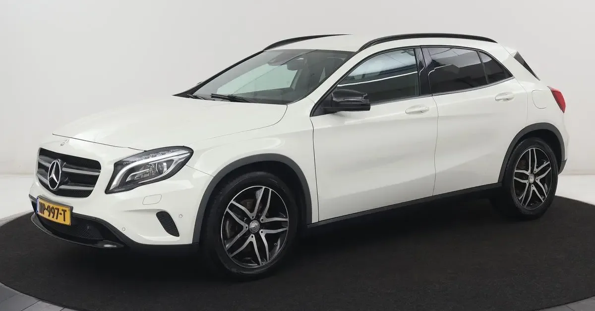 Mercedes-Benz GLA (2015) — foto 1