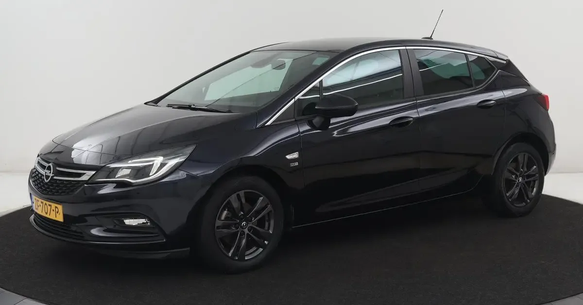 Opel Astra (2019) — foto 1