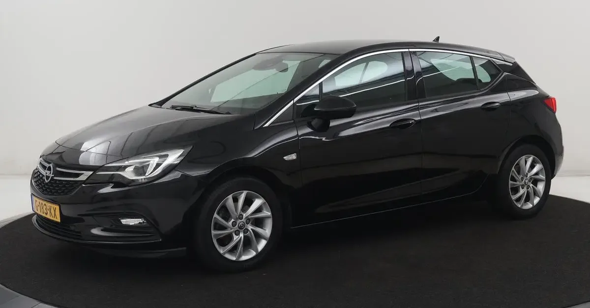 Opel Astra (2019) — foto 1