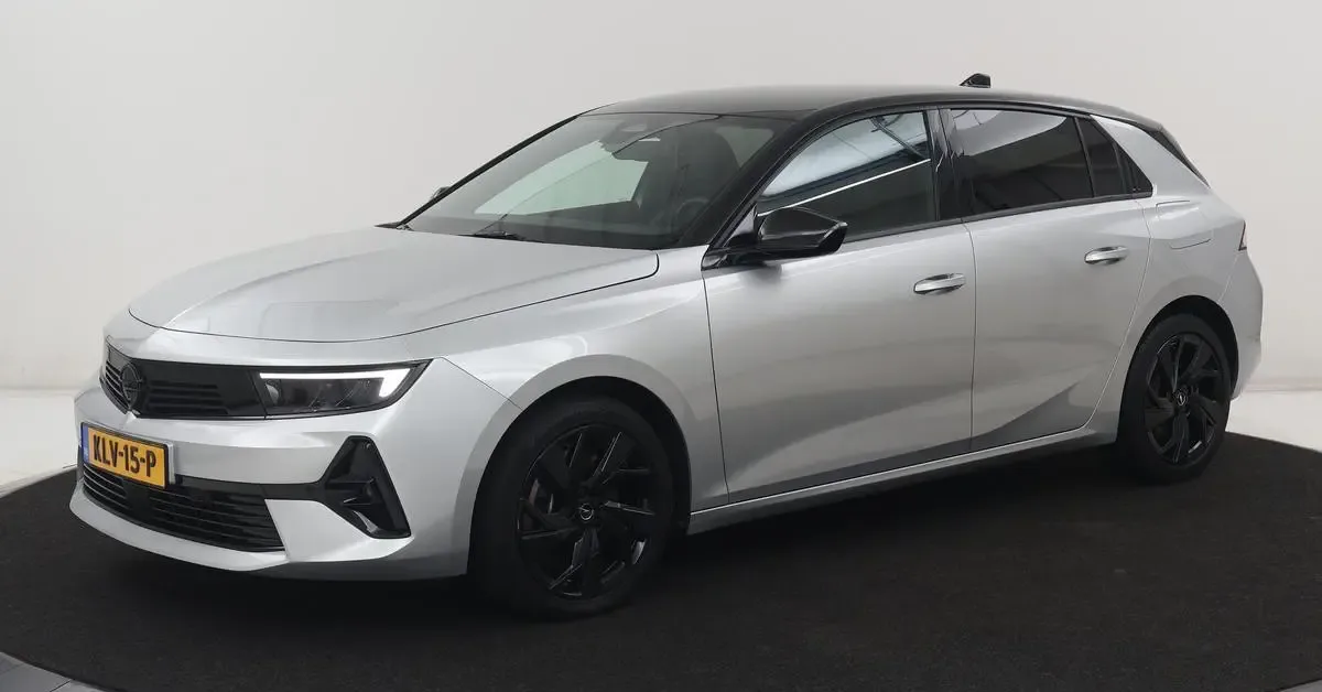 Opel Astra (2024) — foto 1