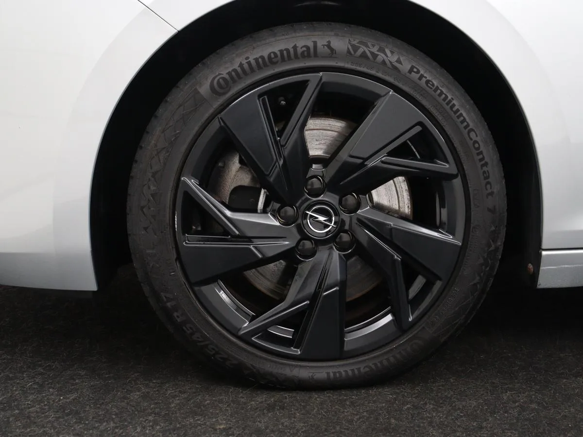 Opel Astra (2024) — foto 1