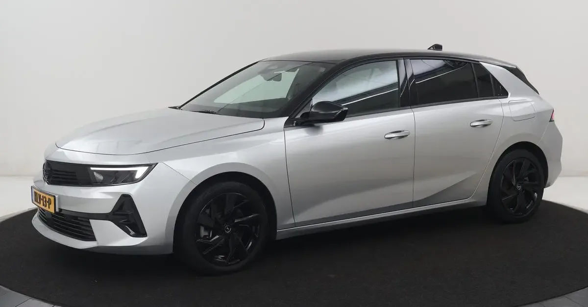 Opel Astra (2024) — foto 1