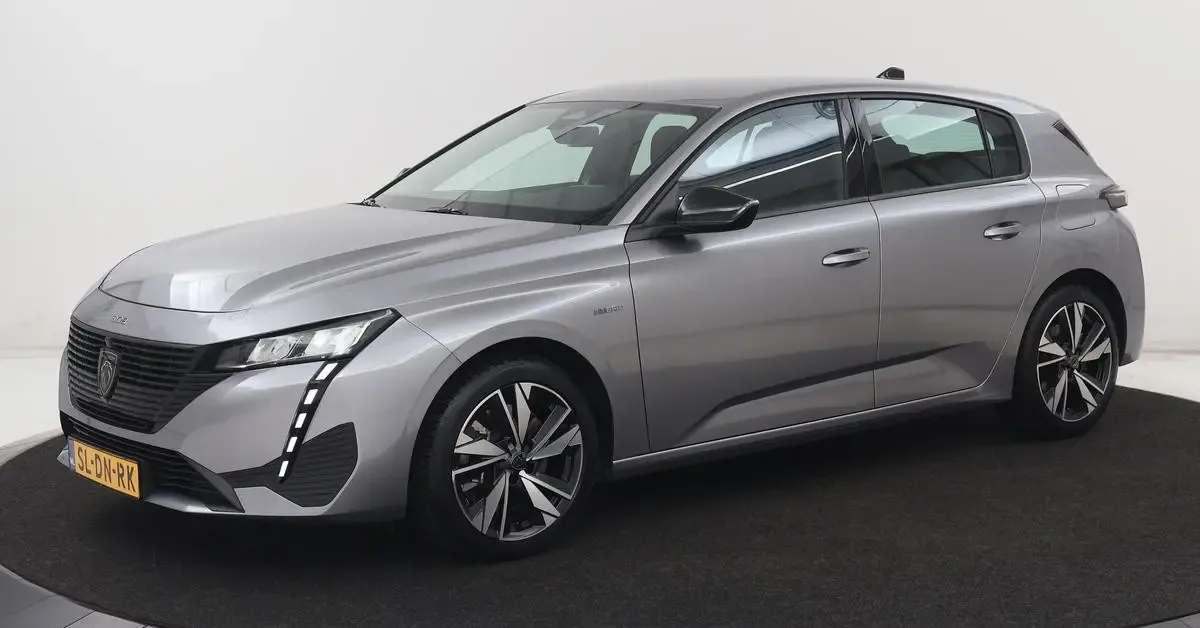 Peugeot 308 (2023) — foto 1