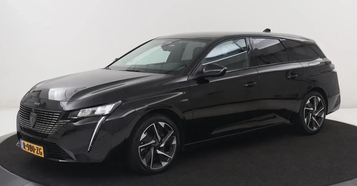 Peugeot 308 (2023) — foto 1