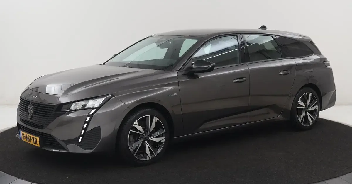 Peugeot 308 (2023) — foto 1