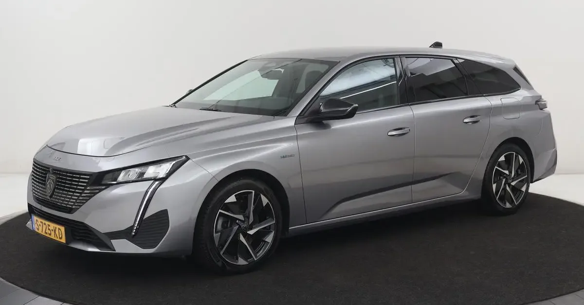 Peugeot 308 (2023) — foto 1