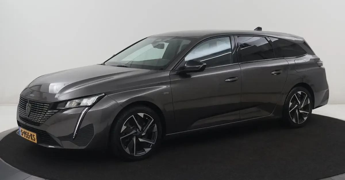 Peugeot 308 (2023) — foto 1