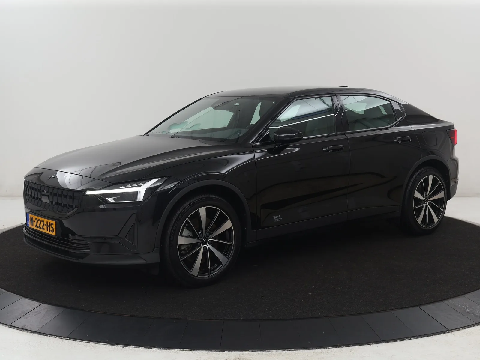 Polestar 2 (2021) — foto 1