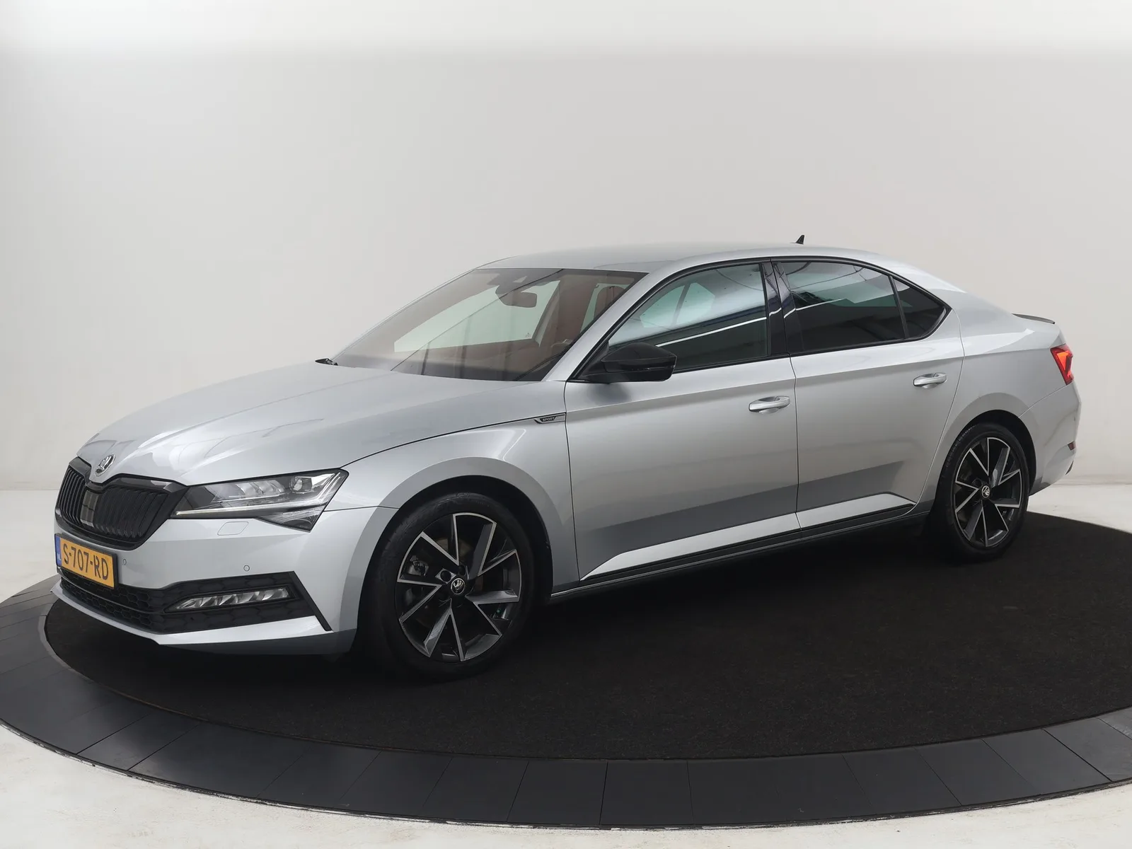 Škoda Superb (2023) — foto 1