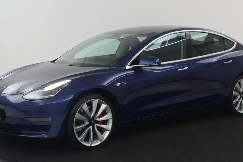 Tesla Model 3 (2019)