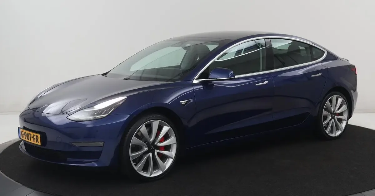Tesla Model 3 (2019) — foto 1
