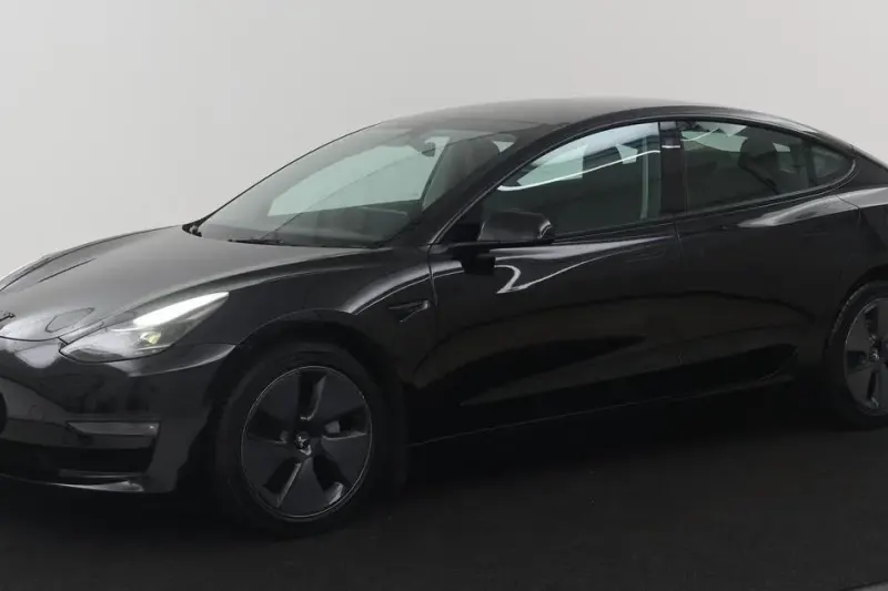 Tesla Model 3 (2022)
