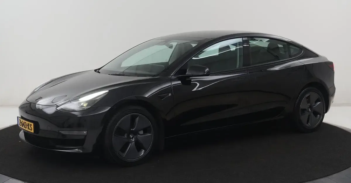 Tesla Model 3 (2022) — foto 1