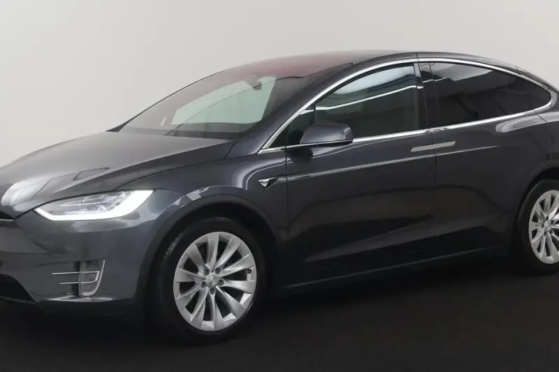 Tesla Model X (2018)