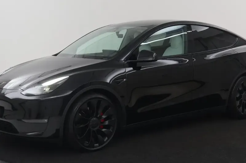 Tesla Model Y (2023)
