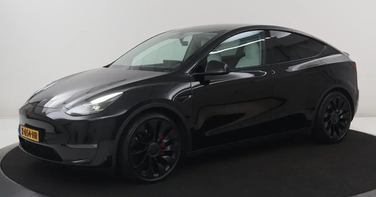 Tesla Model Y (2023) — foto 1
