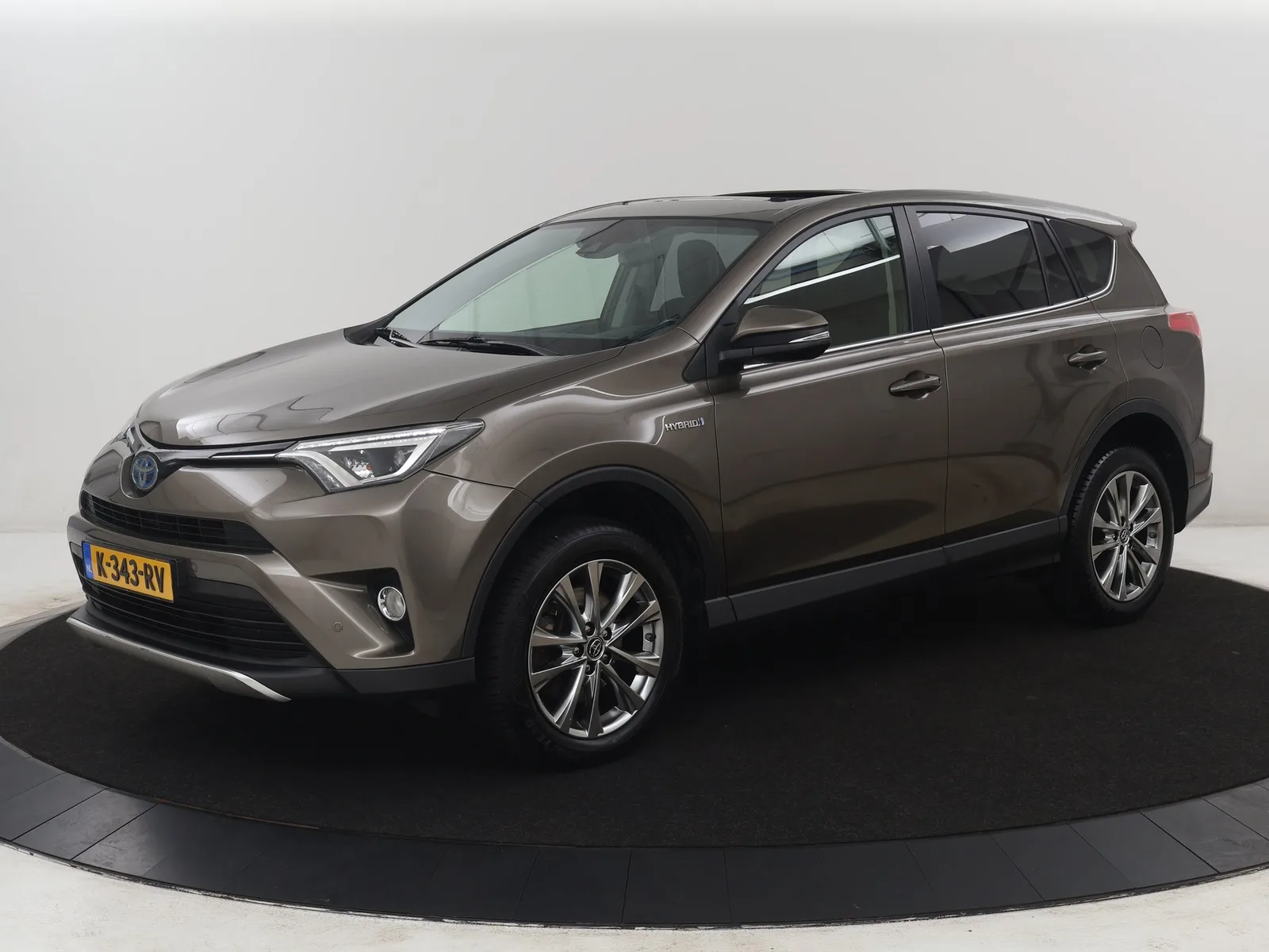 Toyota RAV4 (2016) — foto 1