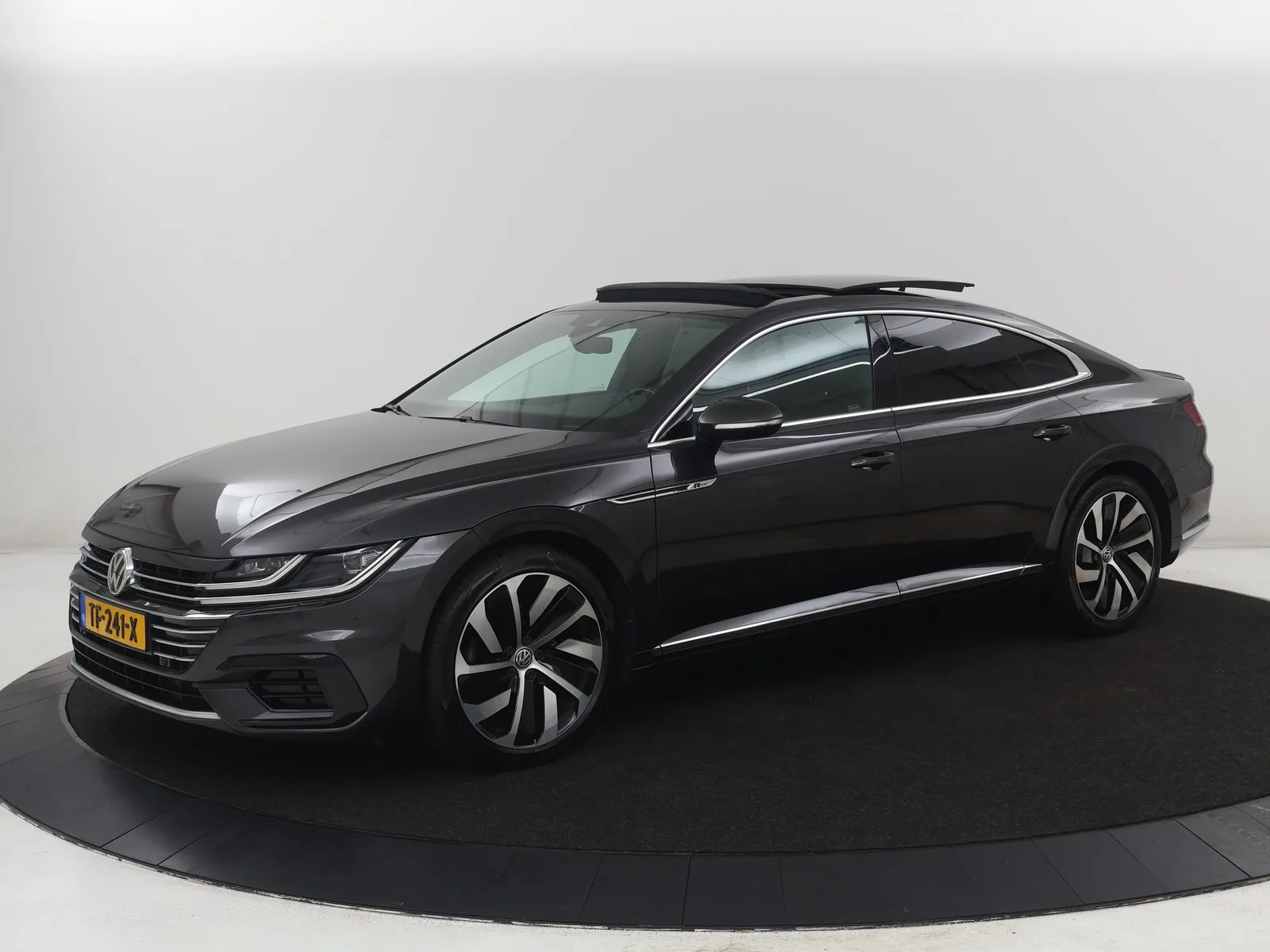 Volkswagen Arteon (2018) — foto 1
