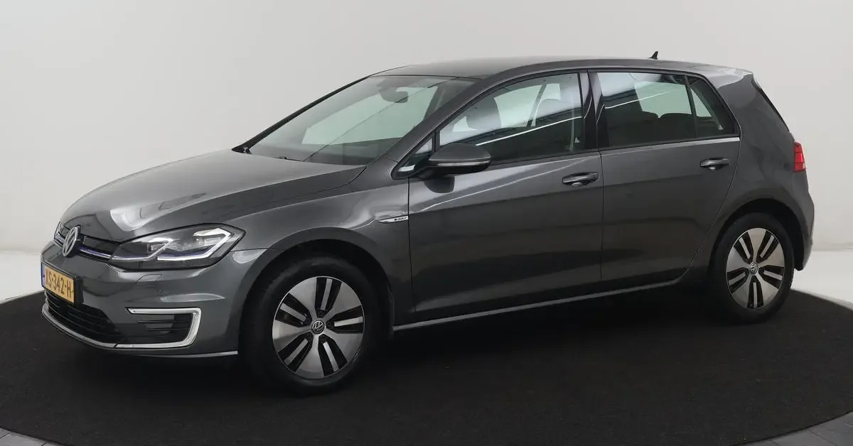 Volkswagen E-Golf (2019) — foto 1