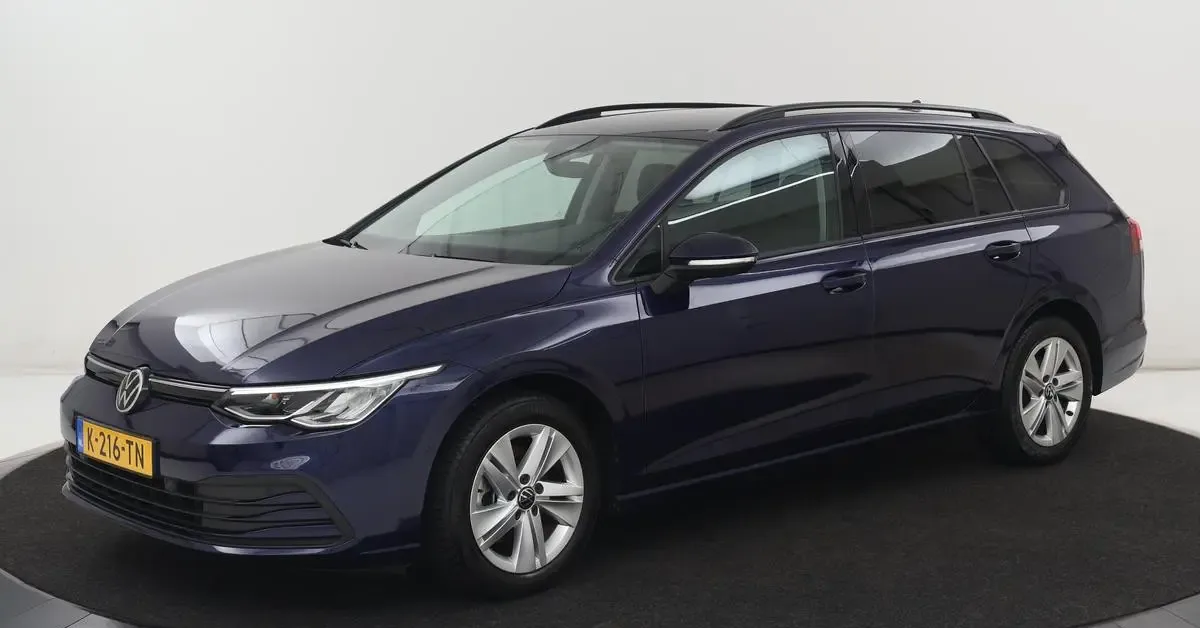 Volkswagen Golf (2021) — foto 1