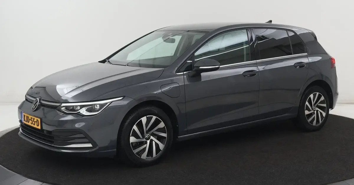 Volkswagen Golf (2022) — foto 1