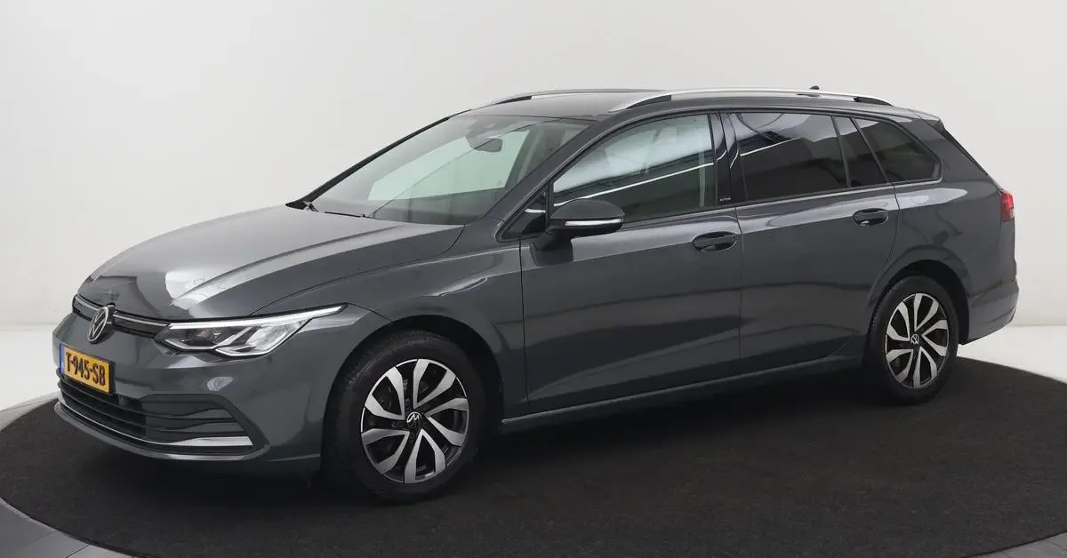 Volkswagen Golf (2022) — foto 1