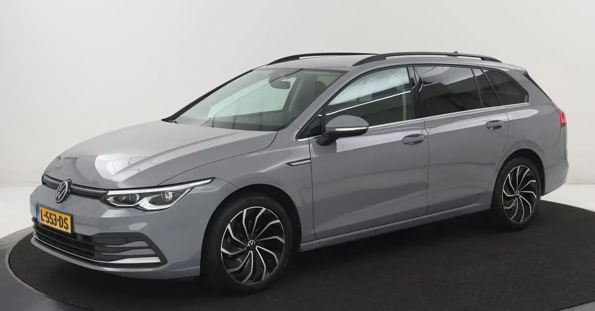 Volkswagen Golf (2021) — foto 1