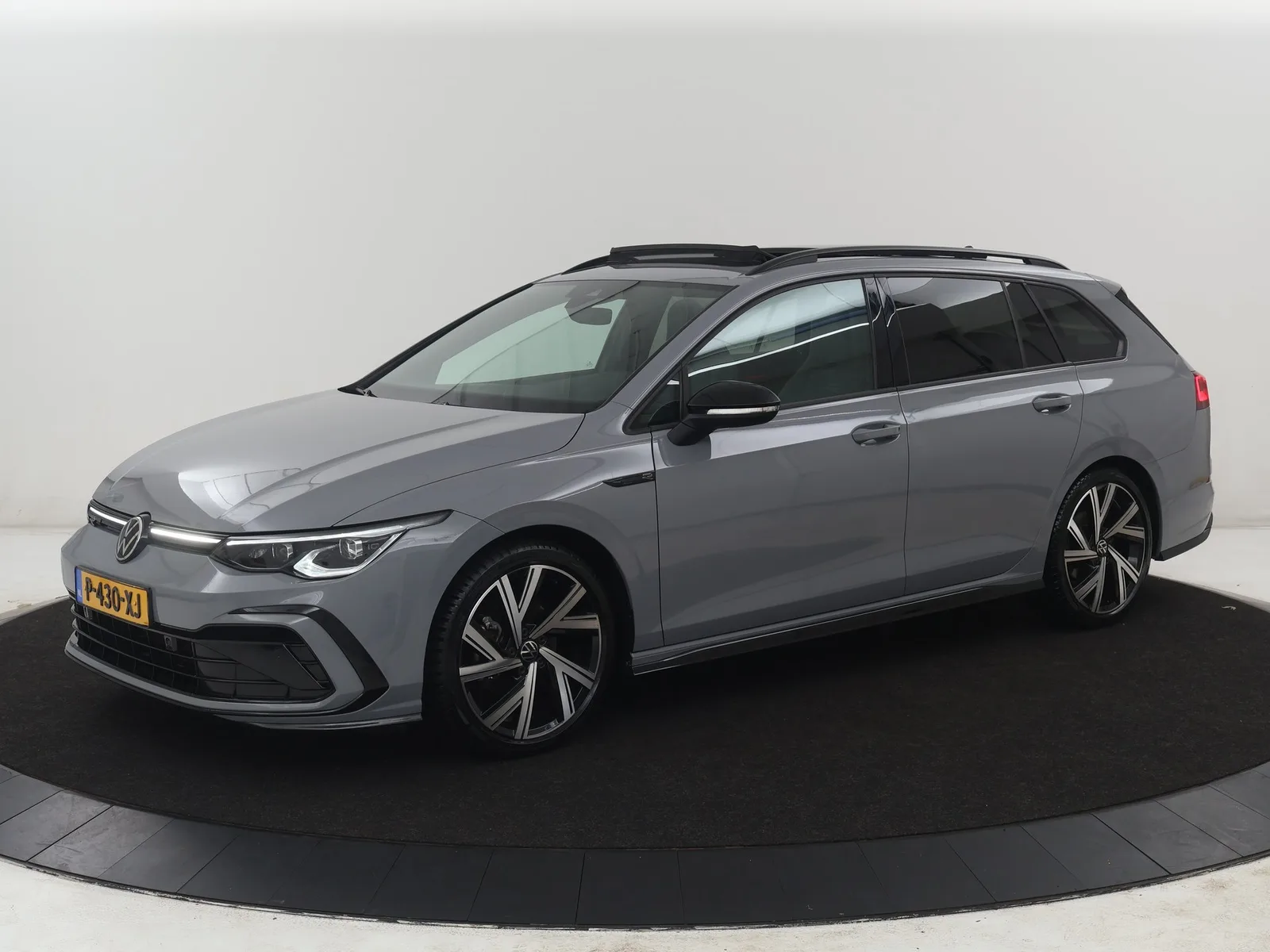 Volkswagen Golf (2021) — foto 1