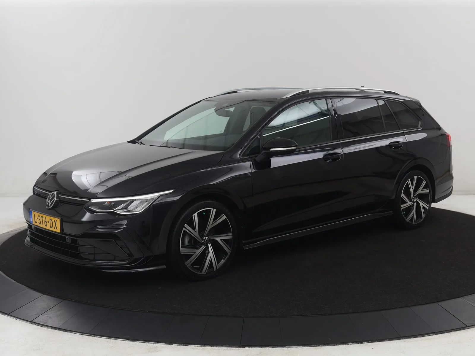 Volkswagen Golf (2021) — foto 1