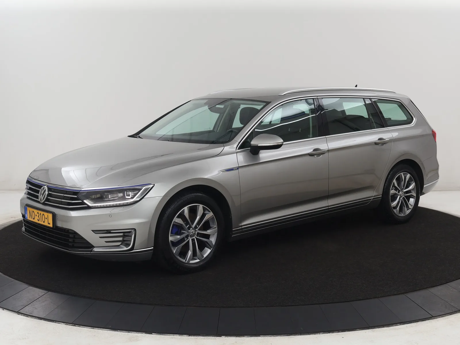 Volkswagen Passat (2016) — foto 1