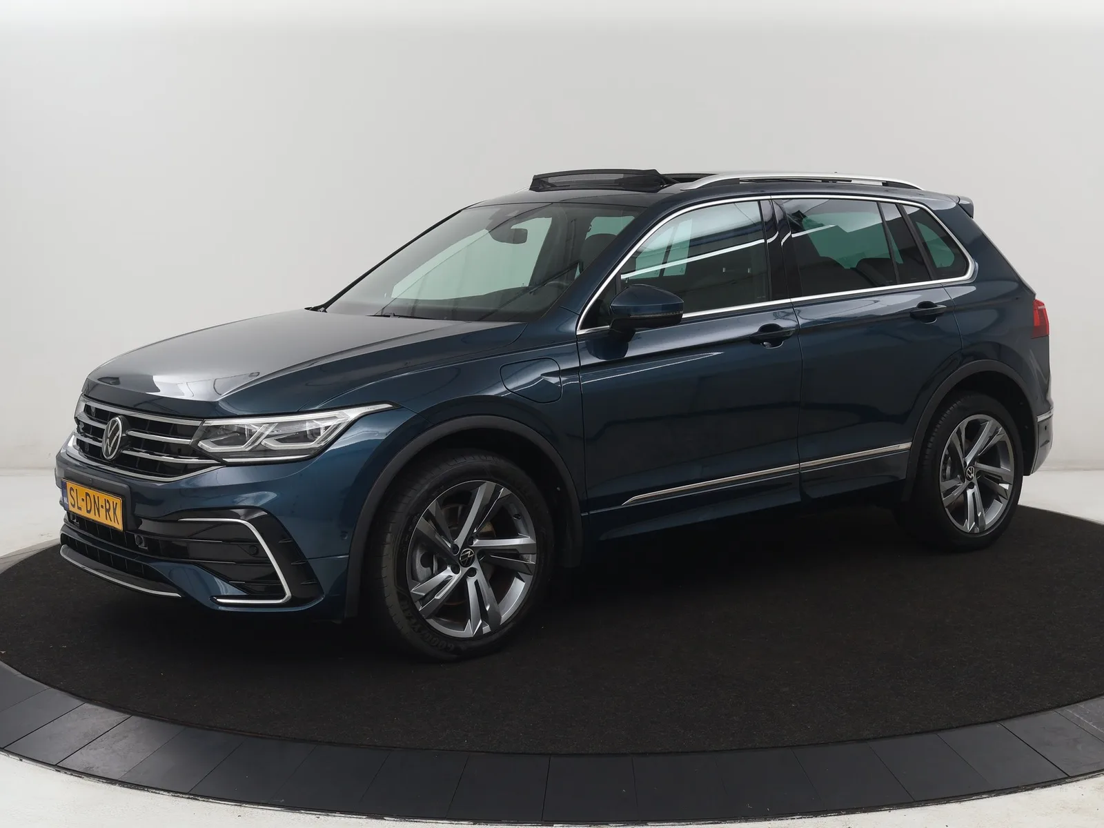 Volkswagen Tiguan (2023) — foto 1