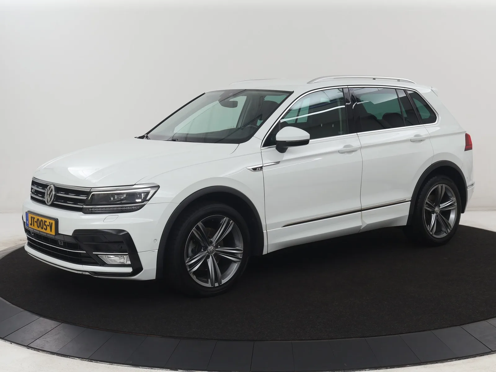 Volkswagen Tiguan (2016) — foto 1