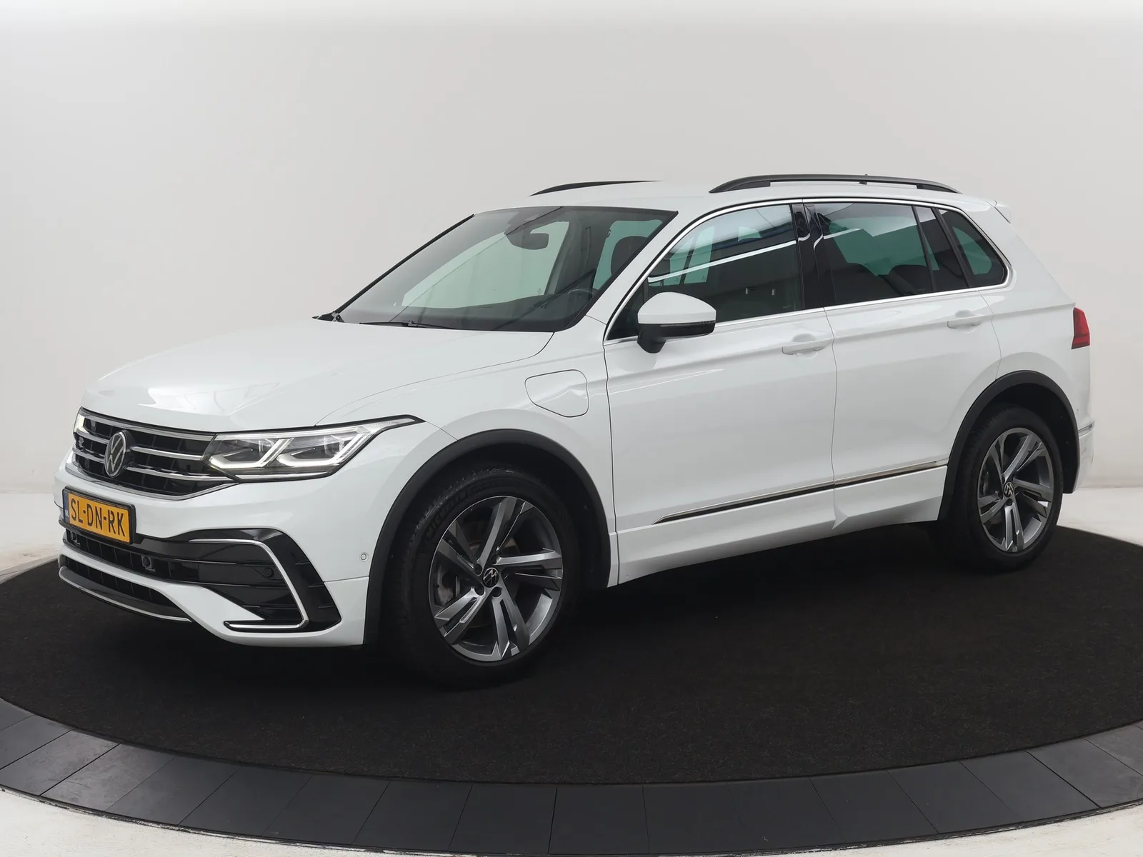 Volkswagen Tiguan (2023) — foto 1