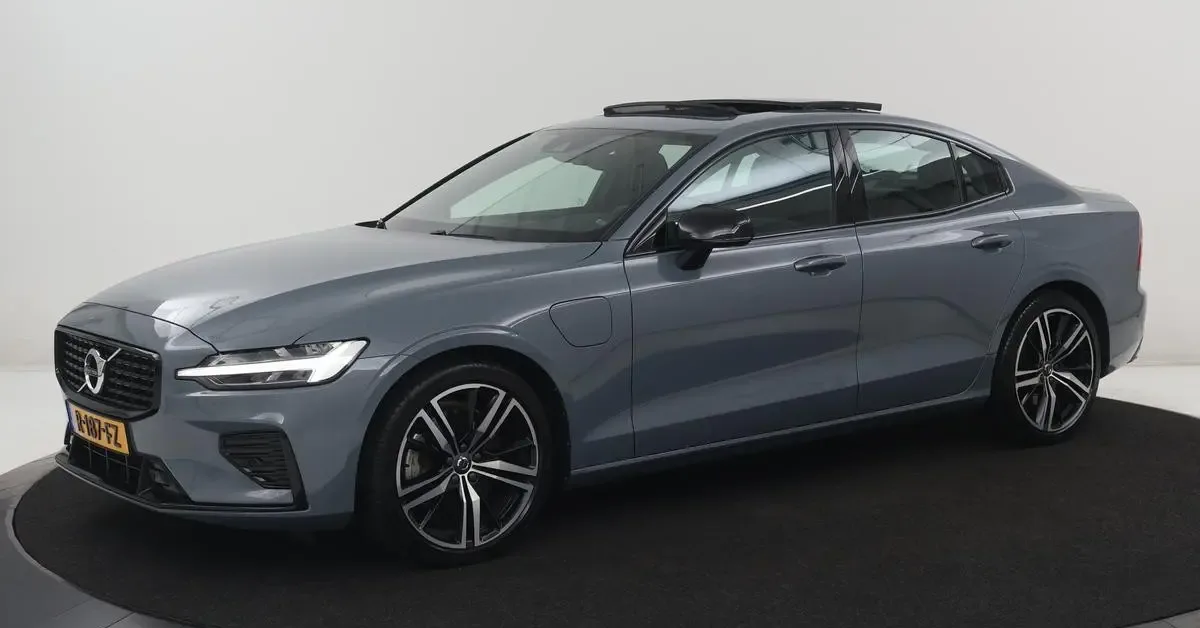 Volvo S60 (2022) — foto 1