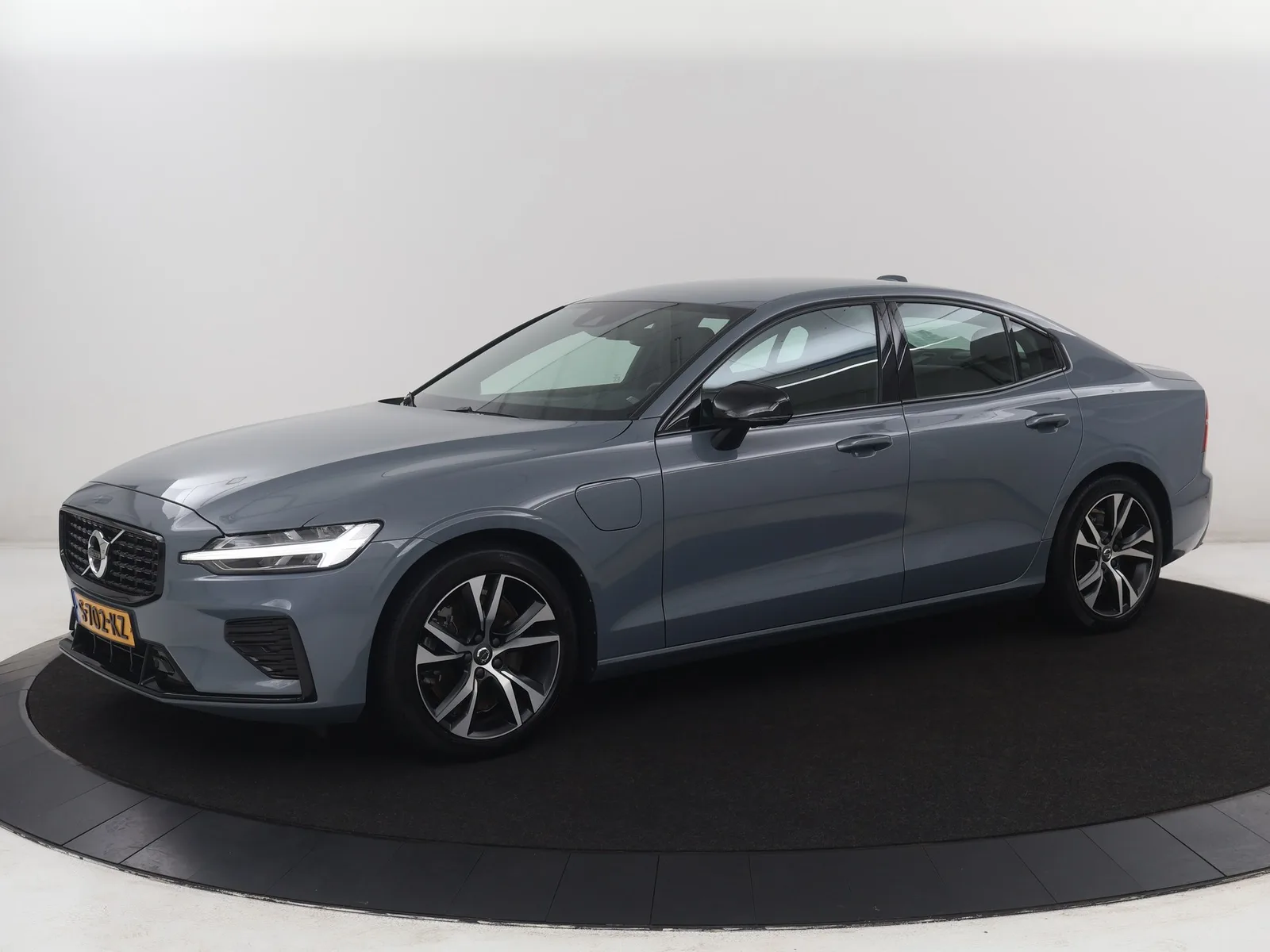 Volvo S60 (2023) — foto 1