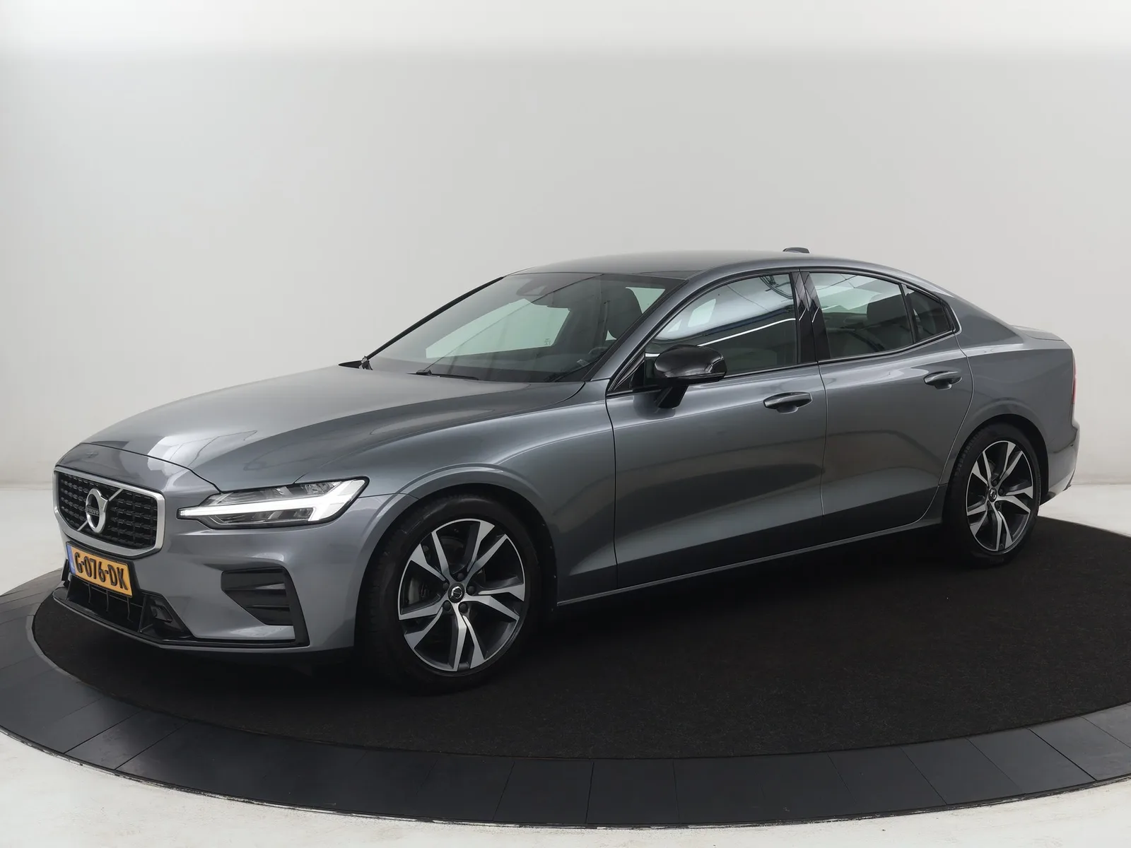 Volvo S60 (2019) — foto 1