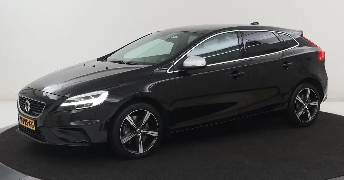 Volvo V40 (2020) — foto 1