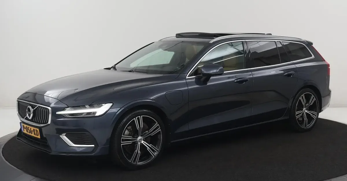 Volvo V60 (2022) — foto 1