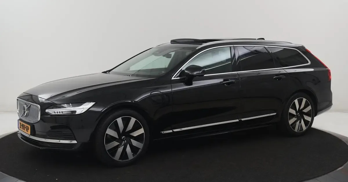 Volvo V90 (2023) — foto 1