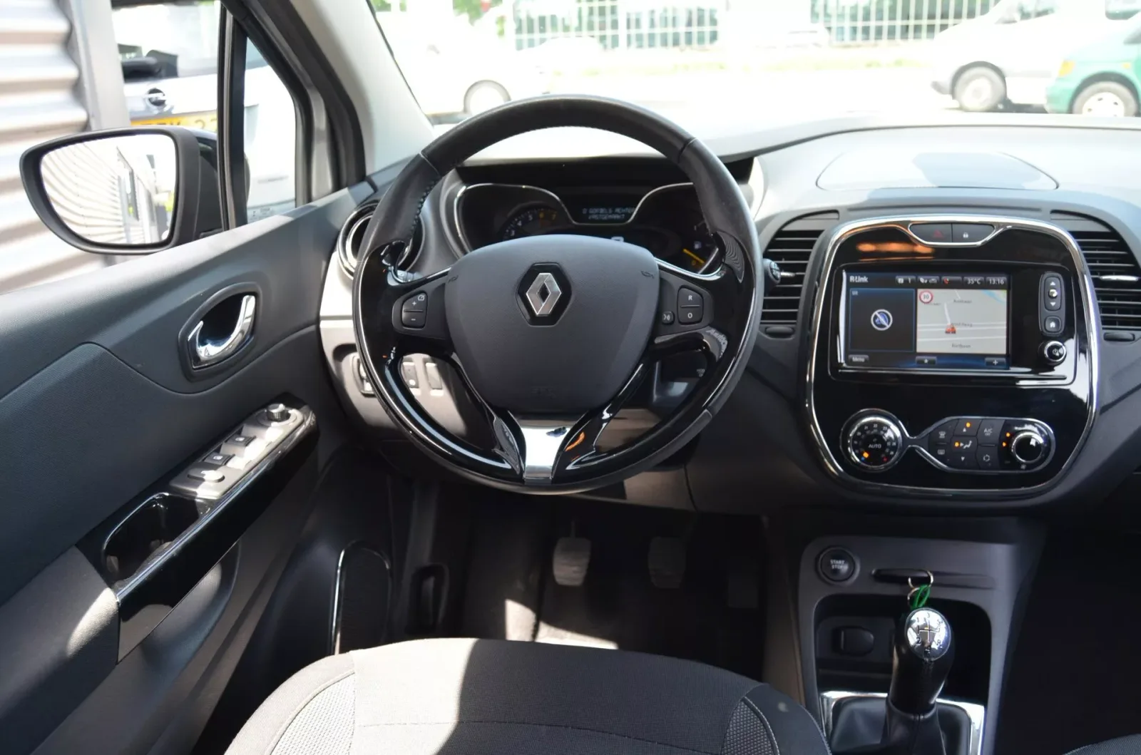 Renault Captur (2016) — foto 1