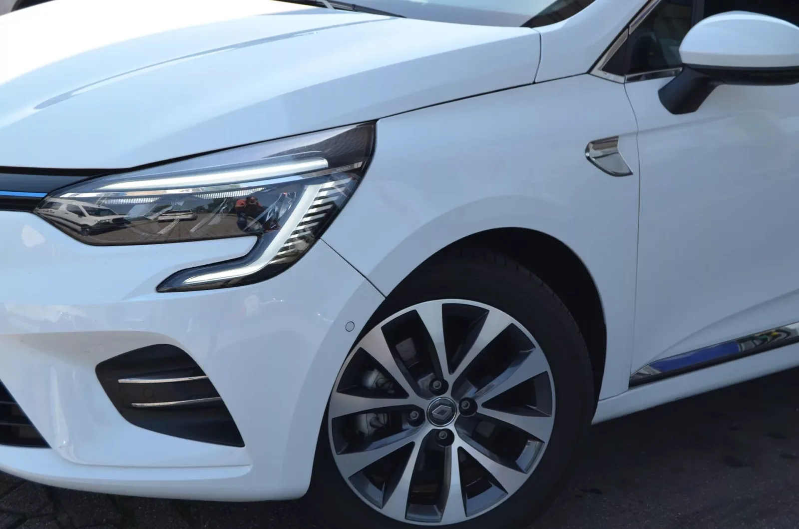 Renault Clio (2021) — foto 1