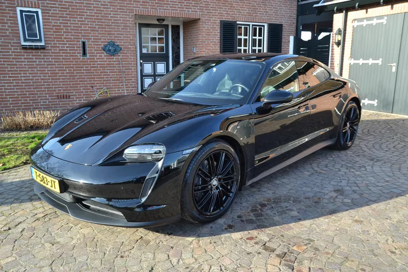 Porsche Taycan (2021)