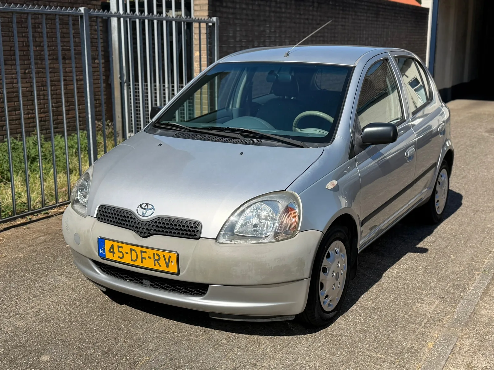 Toyota Yaris (1999) — foto 1