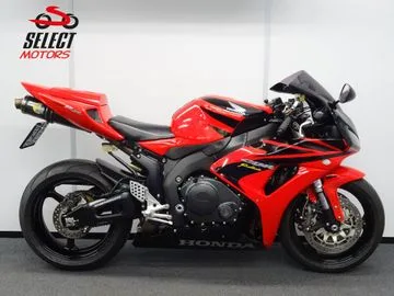 Honda CBR1000RR (2006) — foto 1