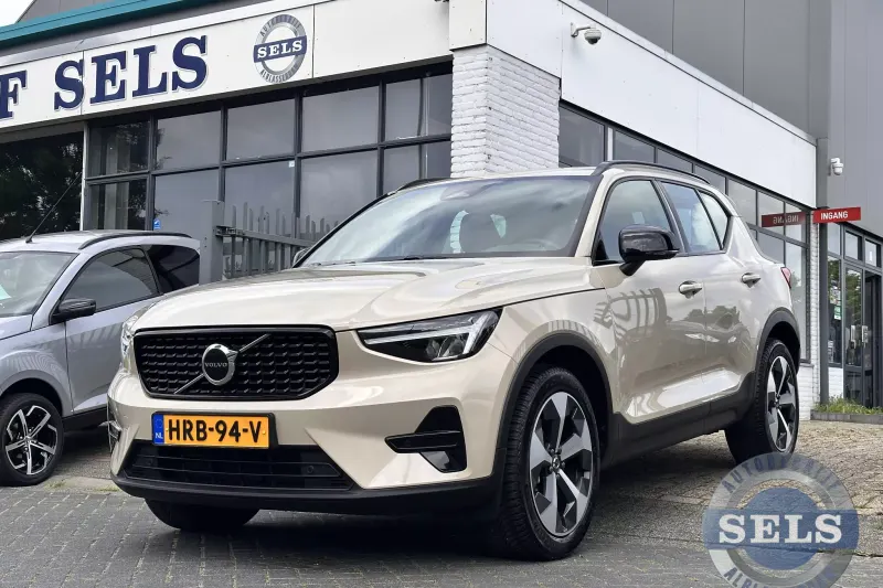 Volvo XC40 (2025)
