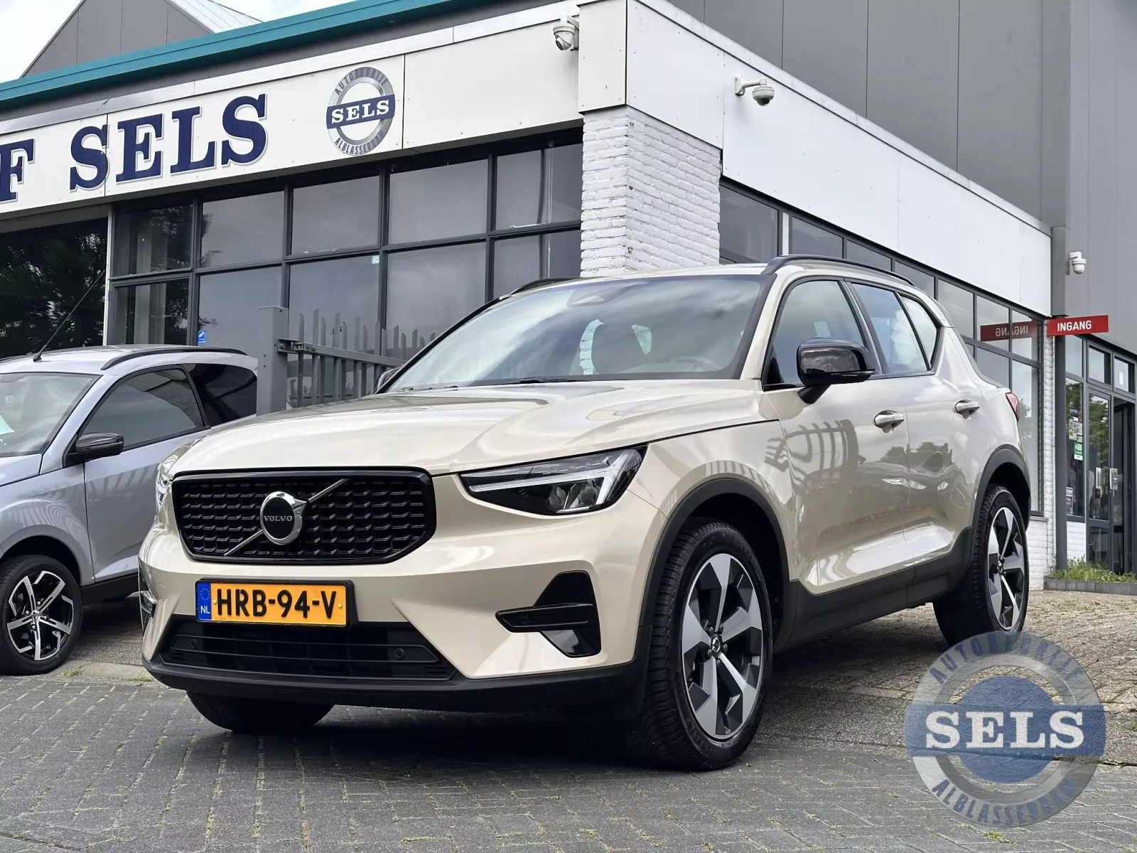 Volvo XC40 (2025) — foto 1